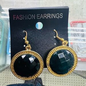 Elegant Black and Gold Fashion Earrings